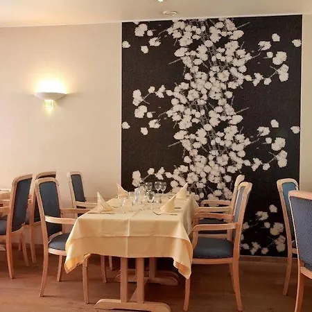 Hotel Logis Le Luth 2*