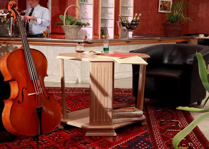 鲁斯之家酒店 2*