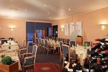 鲁斯之家酒店 2* 米尔库尔