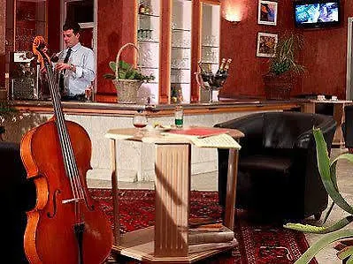 鲁斯之家酒店 2* 米尔库尔